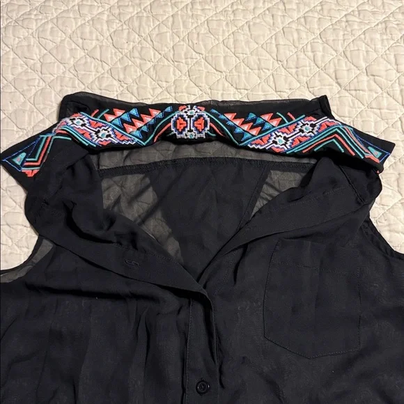Daytrip Black Sheer Button-Up Tank with Embroidered Multicolor Collar - Picture 4 of 5